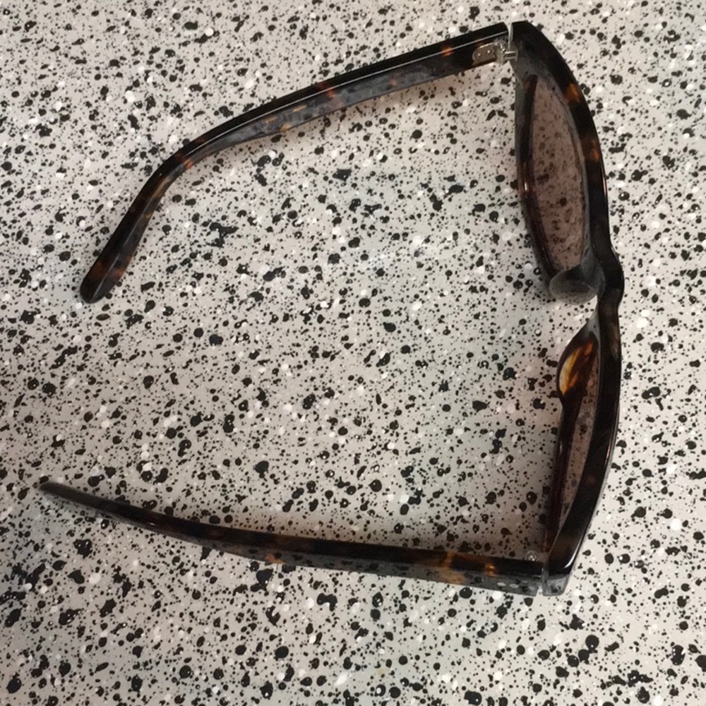 Tortoise Shell Sunglasses 😎103 - Picture 4 of 4